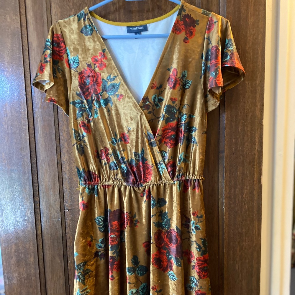 Velvet dress, gold with floral
